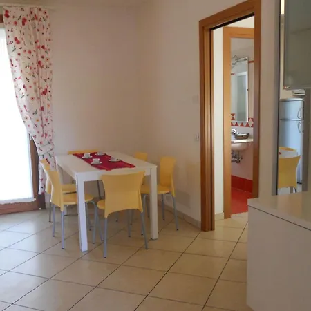 Apartment Charming For Up To 5 Guests - Beahost