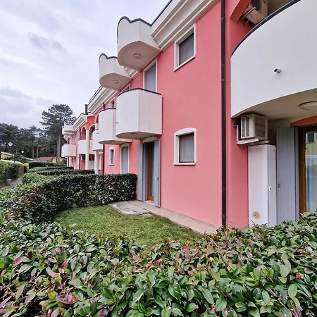 Charming For Up To 4 Guests Lägenhet Bibione